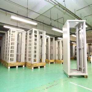 電子機器用搭載ラック